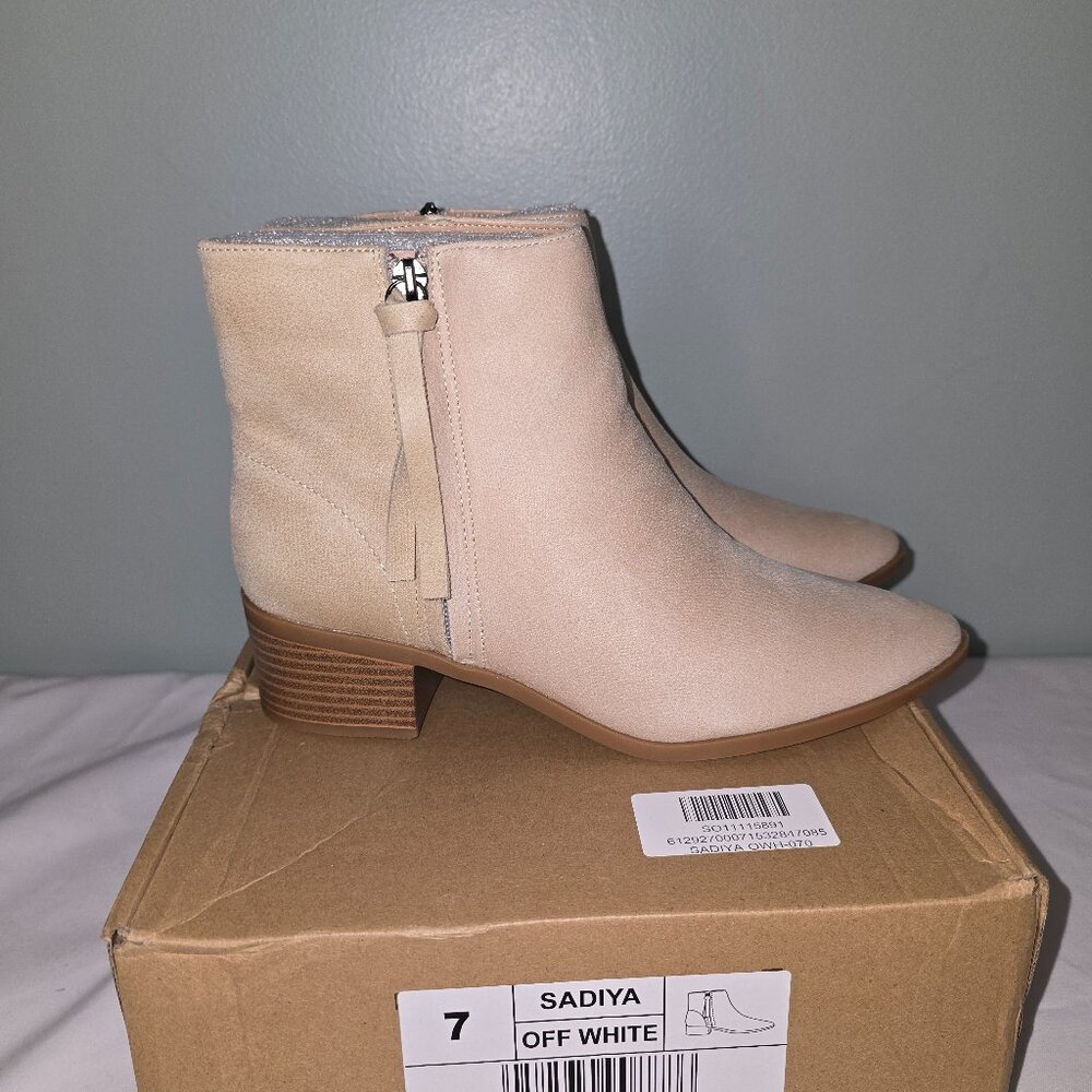 Journee Sadiya Bootie in Off-White, Women's Size 7, New in Box